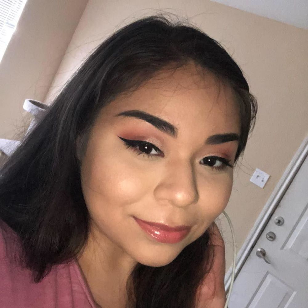 Meet your Posher, Casandra